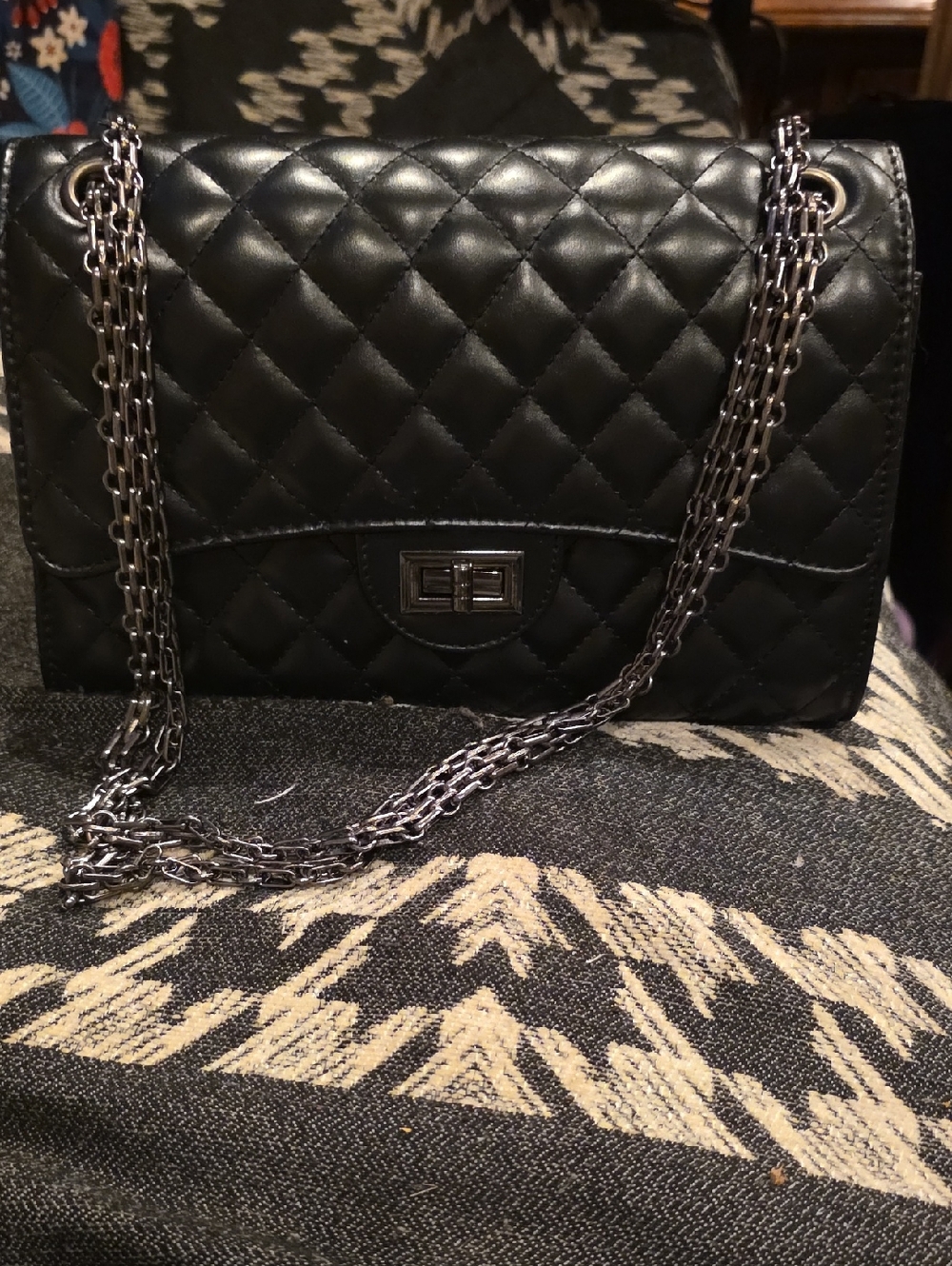 Quilted Chain Shoulder Bag in Black